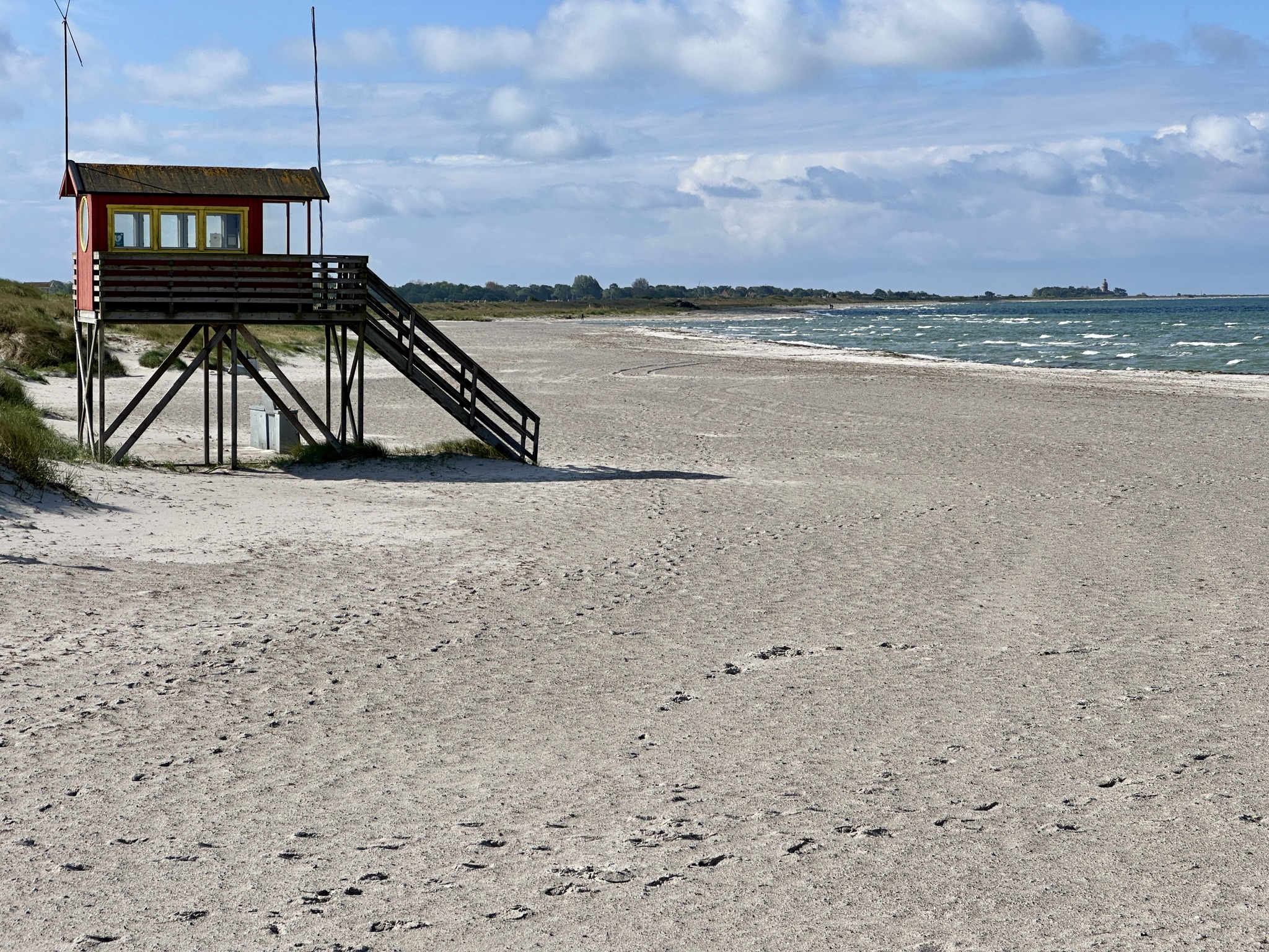 Skanörs strand - Livräddartornet i Skanör – den flygande badhytten
